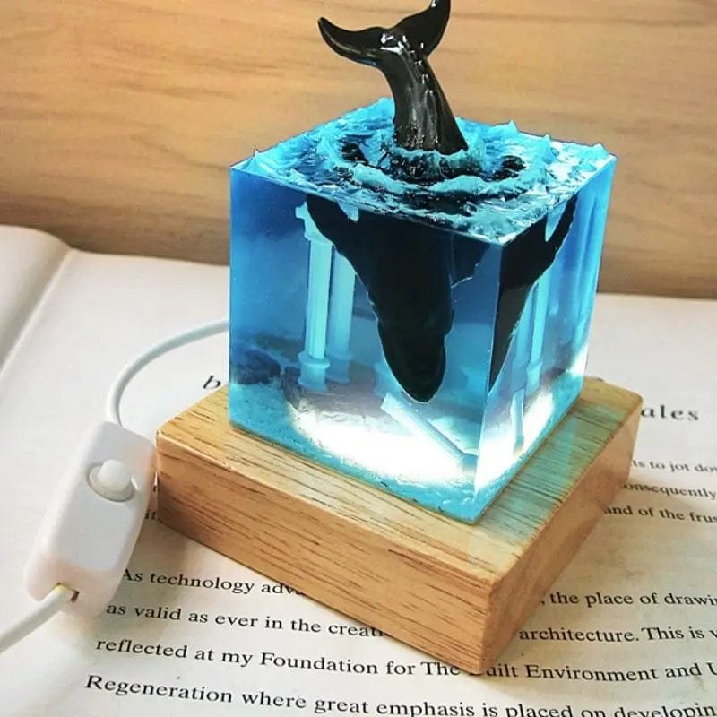 Veilleuse baleine bleu dans l'eau