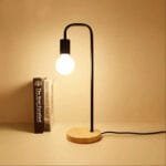 Lampe à Poser Vintage en Bois et Métal pour Chevet élégant