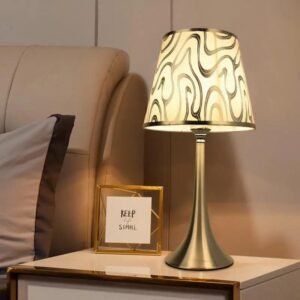 lampe de chevet argente design elegante et durable 608 1