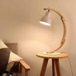 Lampe de Chevet Artisanale en Bois Massif au Design élégant