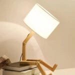 Lampe de Chevet Bonhomme en Bois au Style Scandinave