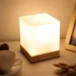 Lampe de Chevet Cube en Bois au Design élegant et Chic