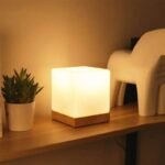 lampe de chevet cube en bois au design elegant et chic 993 1