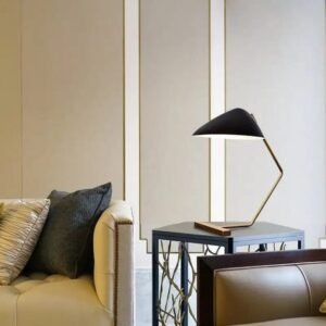 lampe de chevet design a surface mate noire avec details dores 902 1