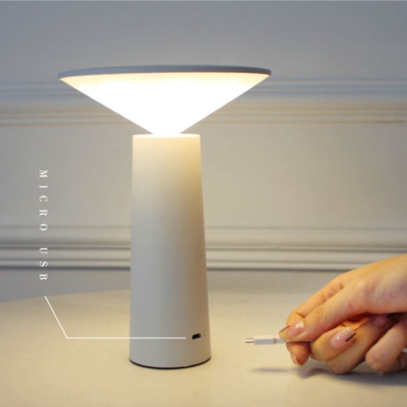 le port usb de la lampe de chevet tactile blanche