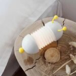 veilleuse chenille led nomade pour enfants design minimaliste 375 1