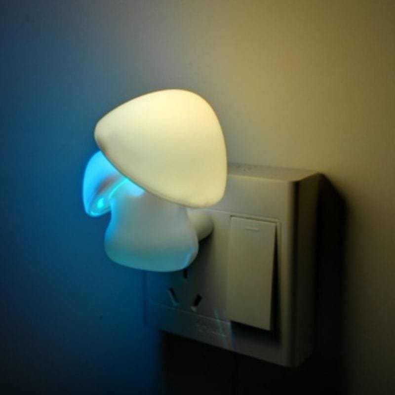 Veilleuse Champignon Luminescent pour un Sommeil Apaisé des Enfants 1 champignon luminescent veilleuse branché à une prise murale